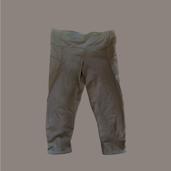 Women’s cropped Lululemon Black Leggings-Preloved - Picture 2 of 2